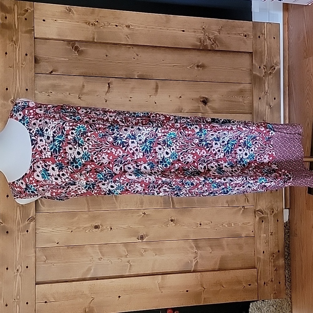 NWOT Sahalie Dress Floral Assementrical Bottom Pockets Contrast Border
